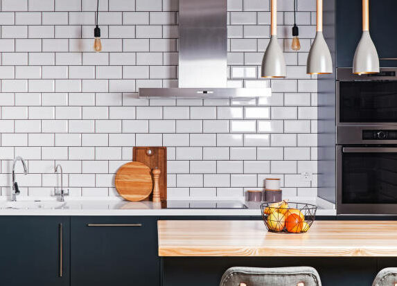 modern white kitchen backsplash ideas