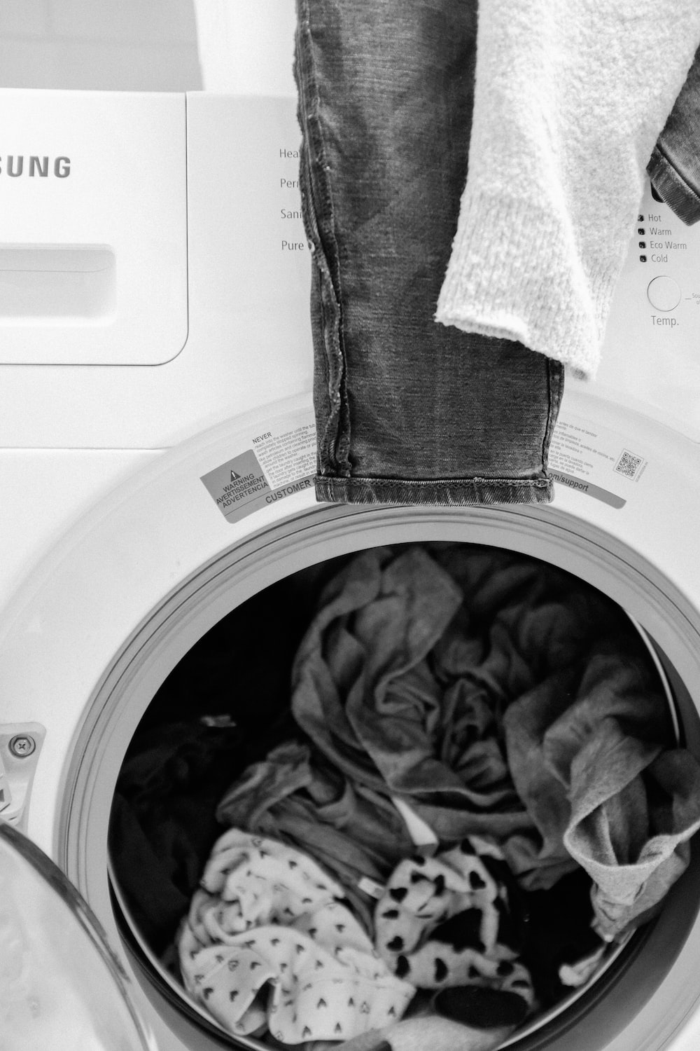 What setting to wash dark clothes?